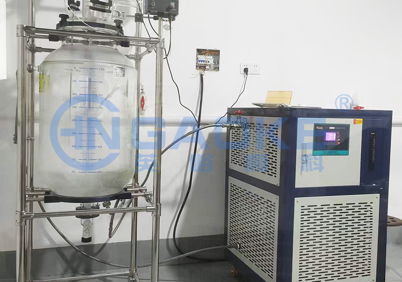 改款100升高低溫循環(huán)裝置調試完成